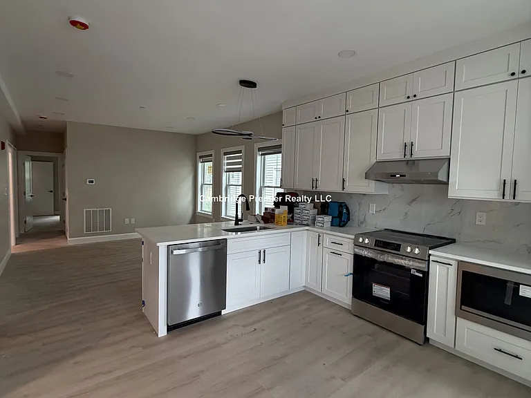 233 Highland Ave #1 — Photo 3