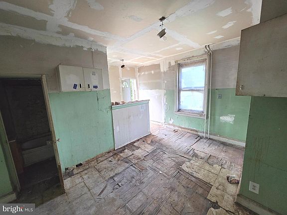 4th image of 5138 Arch St