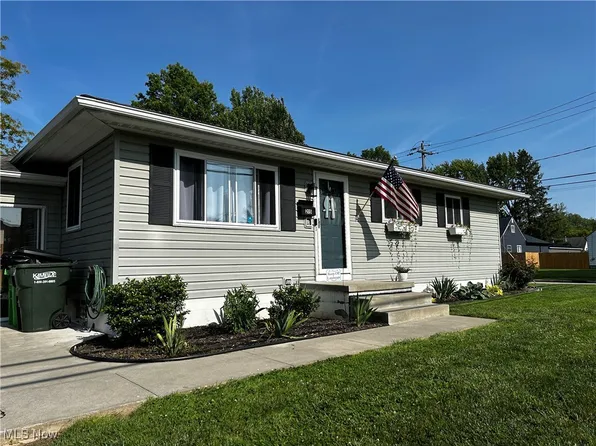 215 Fenton Ave, Mogadore, OH 44260
