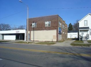 916 Washington St, Waukegan, IL 60085