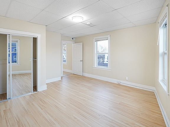5th image of 168 Lunenburg St