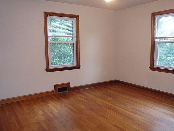 5th image of 157 E Park Ave