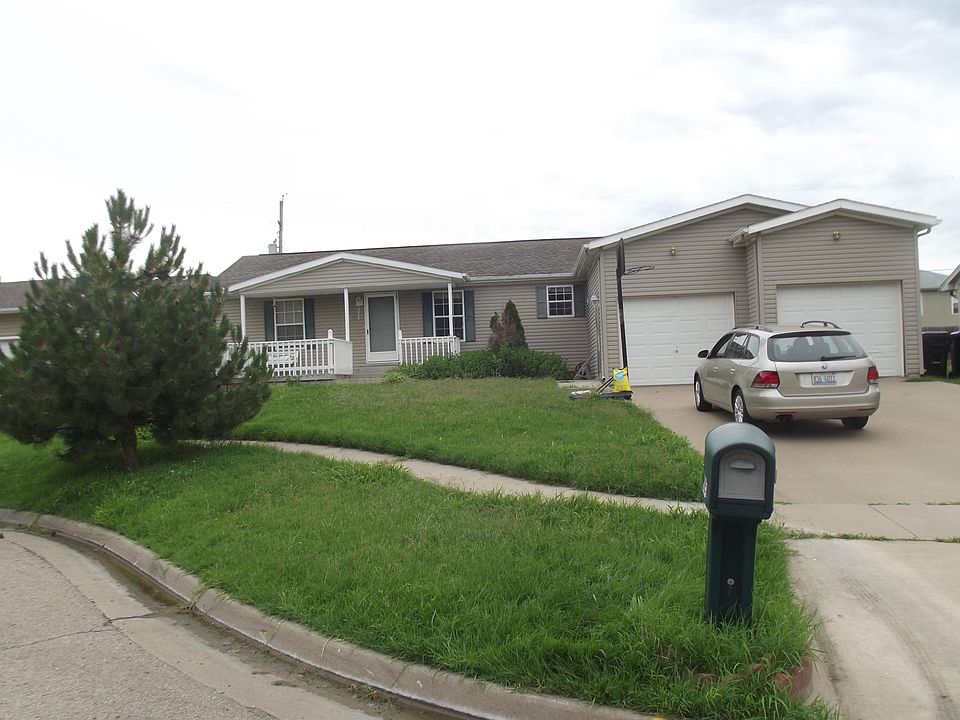 1st image of 2825 SE Greenfield Ct