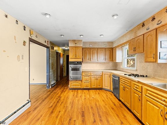 5th image of 102 Hobson St