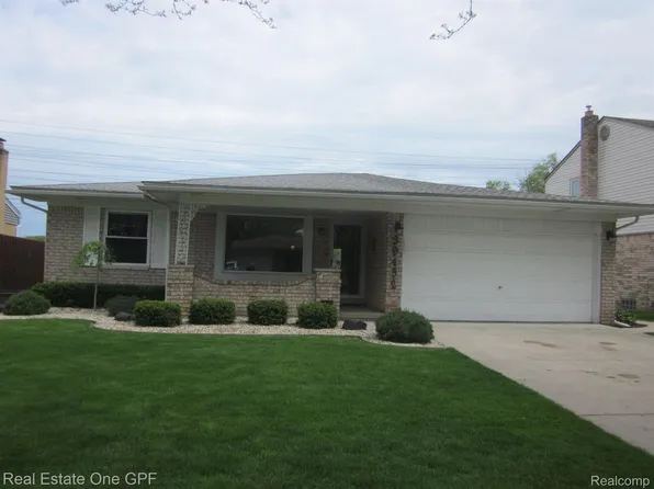 39452 Bella Vista Dr, Sterling Heights, MI 48313