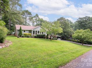 23 S Oaks Cir, Asheville, NC 28806