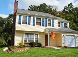 1633 Farnham Ln, Downingtown, PA 19335