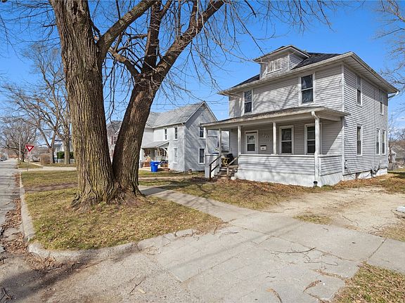 2nd image of 407 1st St NE