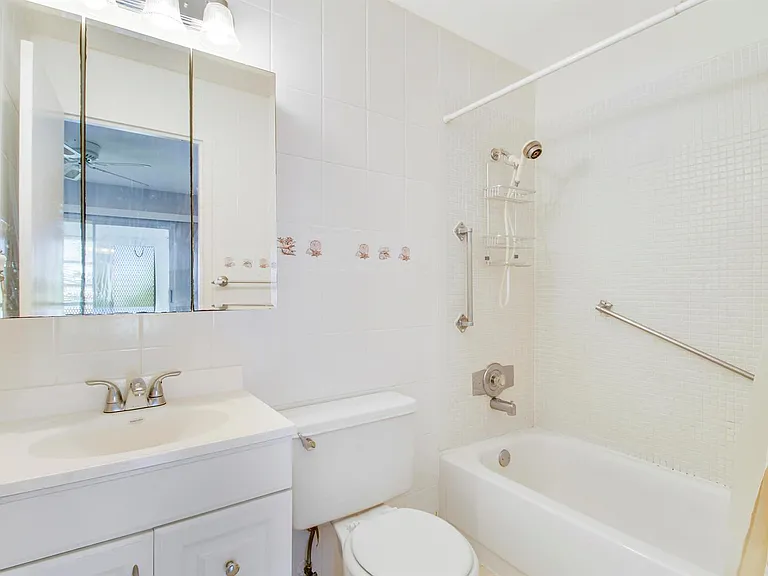 175 Valencia Dr #H — Photo 13