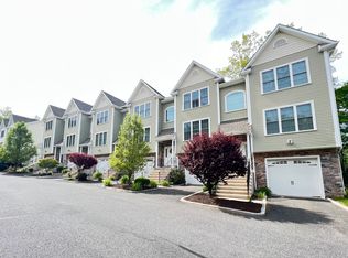 35 Short Oak Dr #35, Brookfield, CT 06804