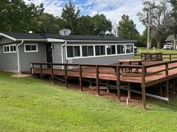 160 NE Bobwhite Dr, Medicine Lodge, KS 67104