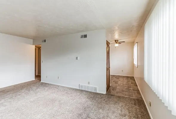 Bellevue Gardens Apartments — Photo 20