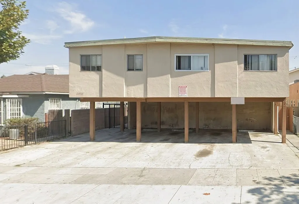 241 E. PLYMOUTH — Photo 2
