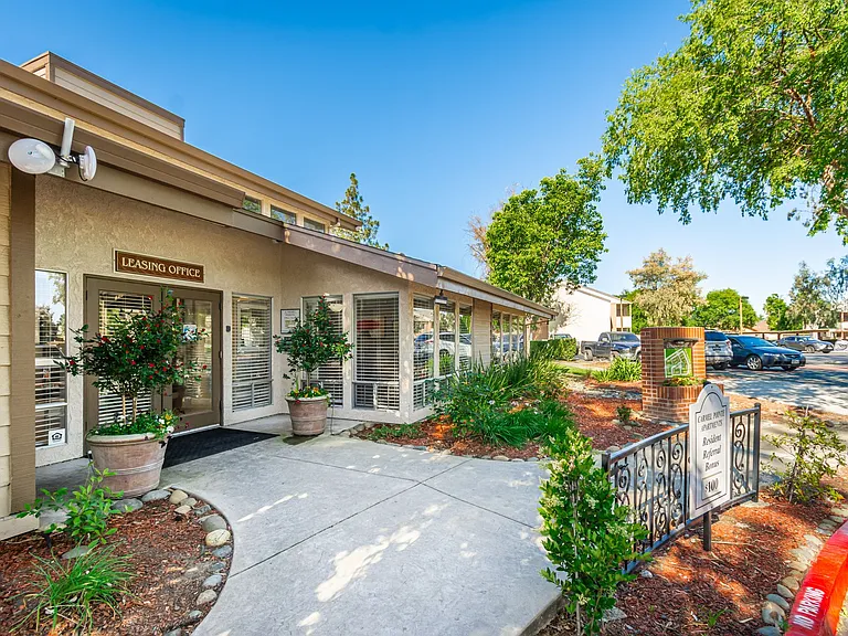 Carmel Pointe — Photo 6