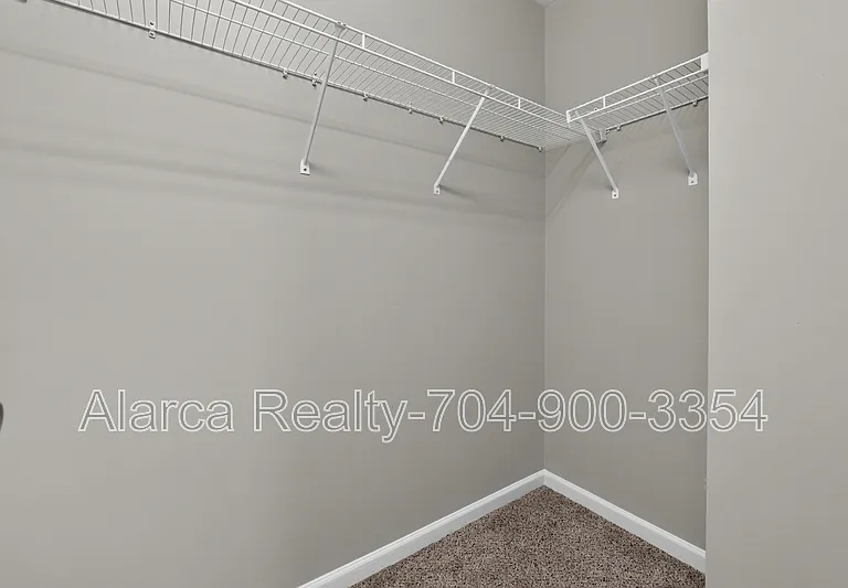 2041 White Cedar Ln — Photo 32