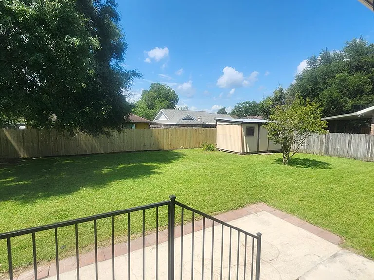 206 Canberra Ct — Photo 3