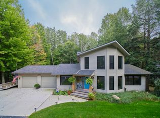 4455 W Fox Farm Rd, Manistee, MI 49660