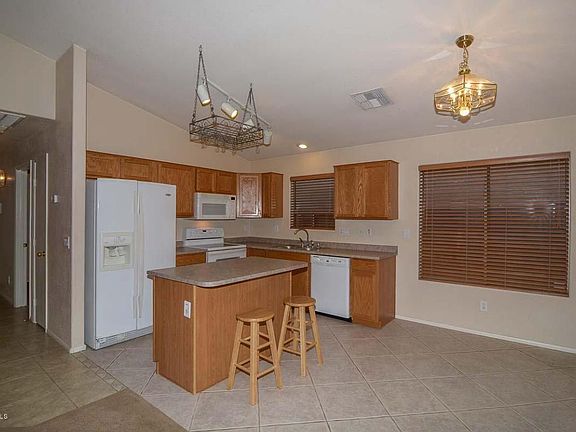 5th image of 11005 W Wilshire Dr