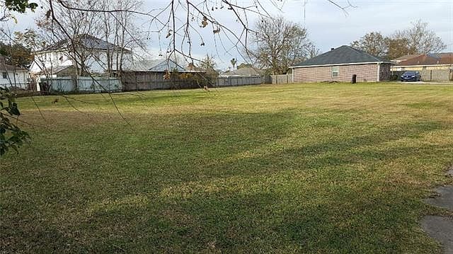 1st image of 2400 Plaza Dr