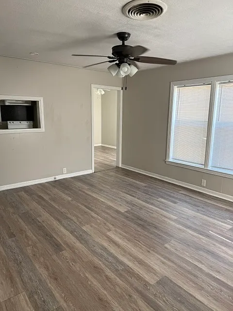 2 bed, 884 sqft, $1,300 — Photo 3