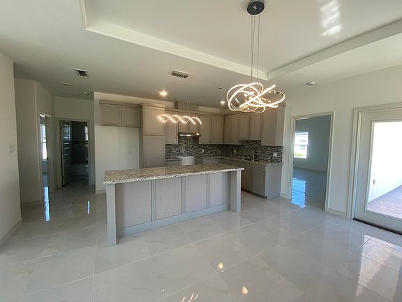 3rd image of 1431 Los Estribos Dr