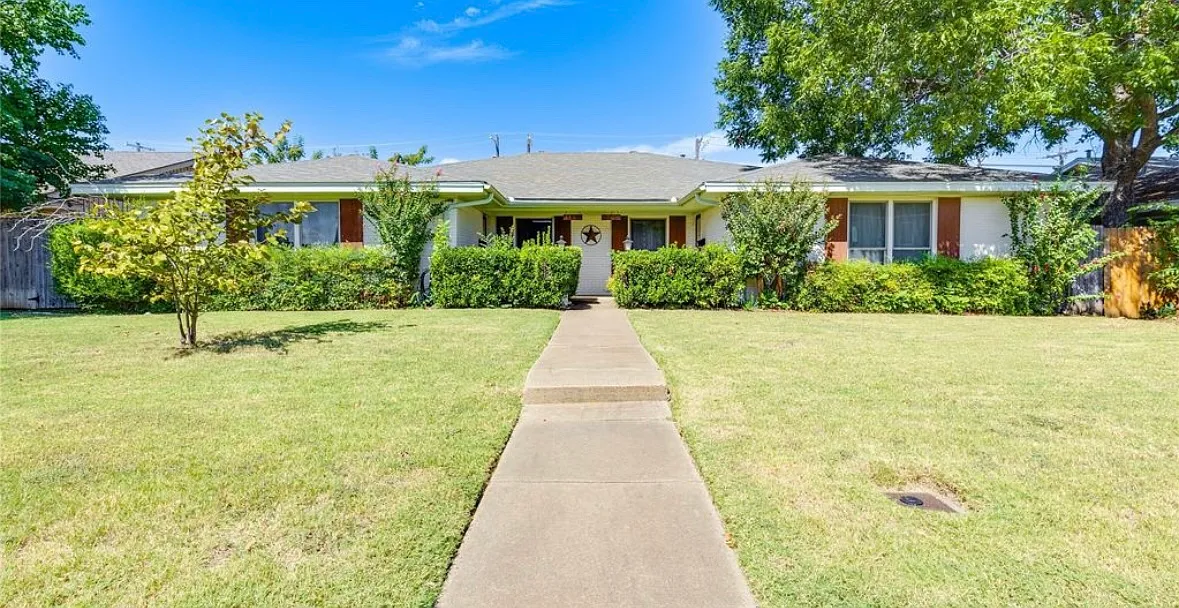 3 bed, 1524 sqft, $1,900 — Photo 1