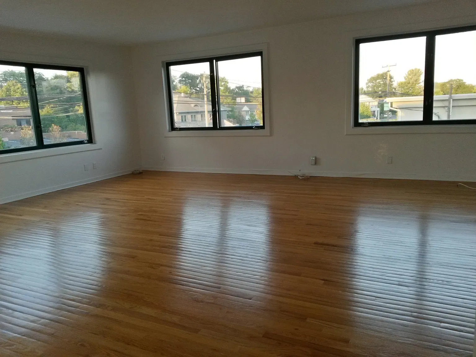 3 bed, 2.0 bath, 1700 sqft, $3,600 — Photo 2