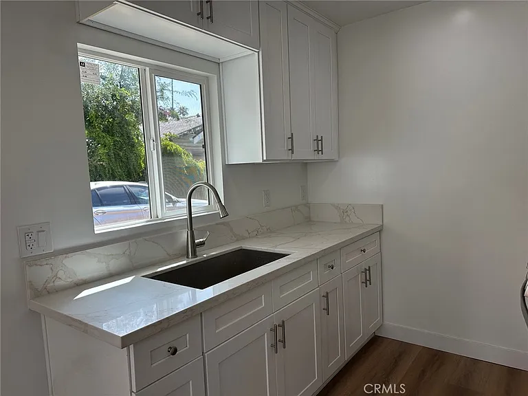 619 S Brand Blvd #A — Photo 10