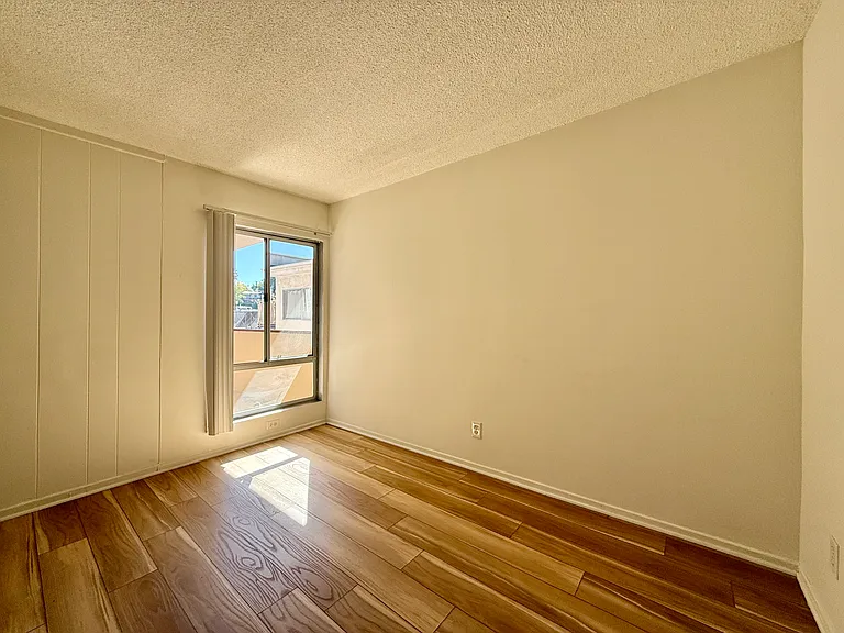 Vine Street Apartments — Photo 43