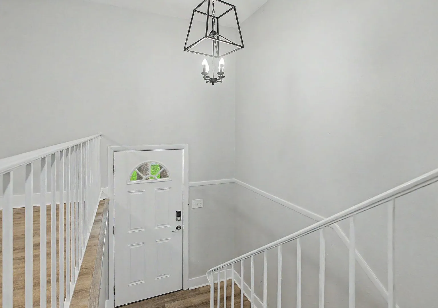 Large Renovated Home In Town — Photo 4