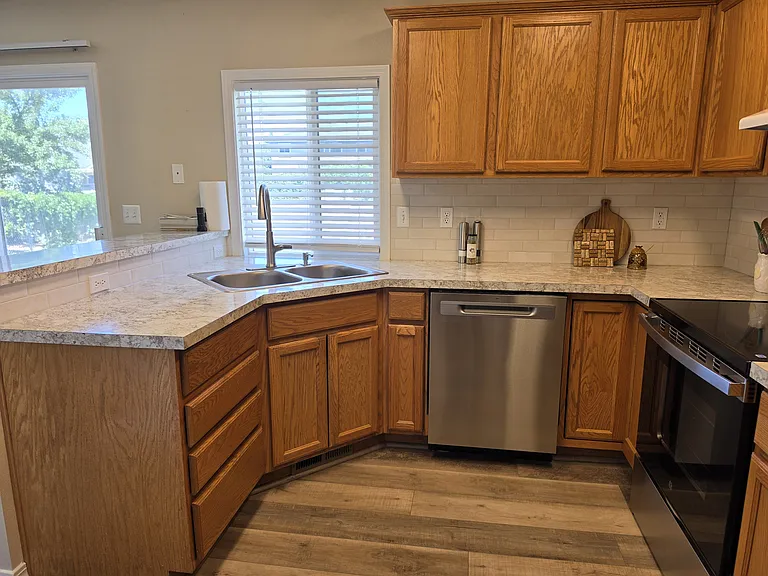 550 W Woodbury Dr — Photo 1
