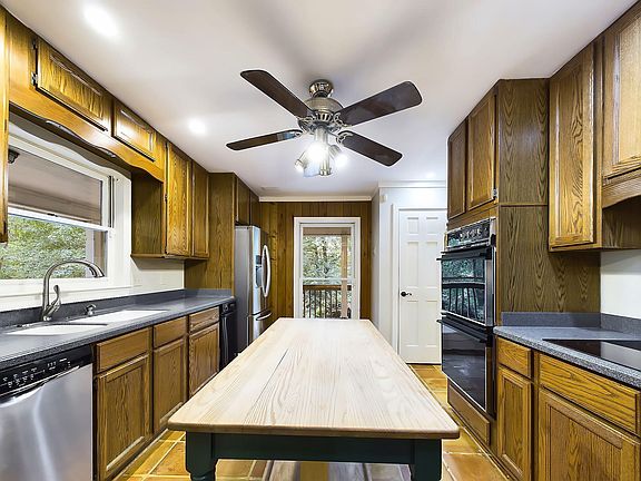 2nd image of 4741 Railroad Ave #B