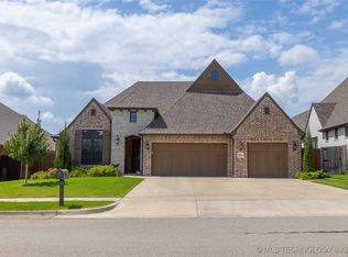 8738 S Phoenix Pl W, Tulsa, OK 74132