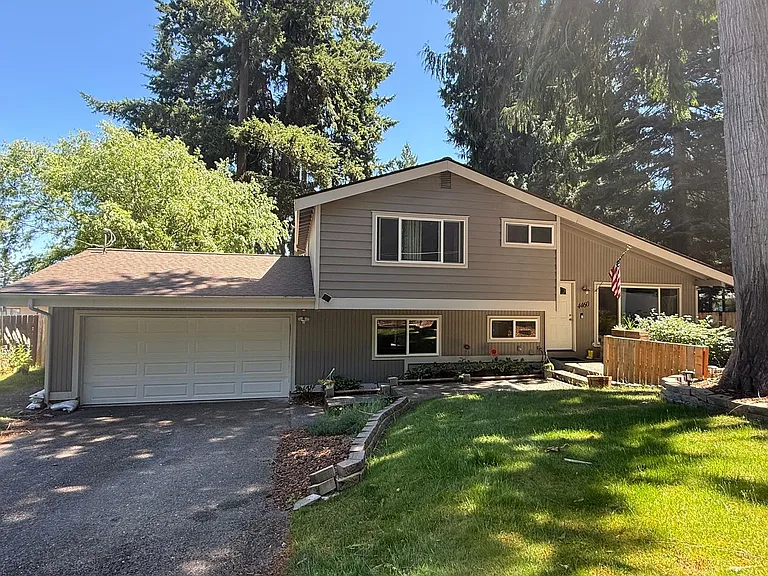 4460 Fir Dr NE — Photo 1