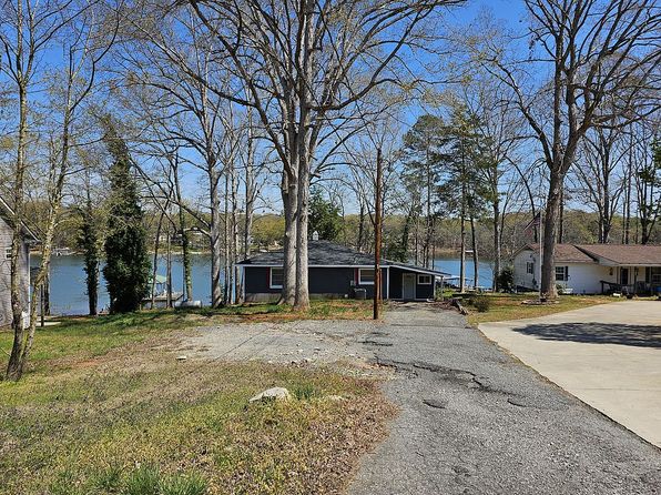 334 Bailey Cir, Townville, SC 29689