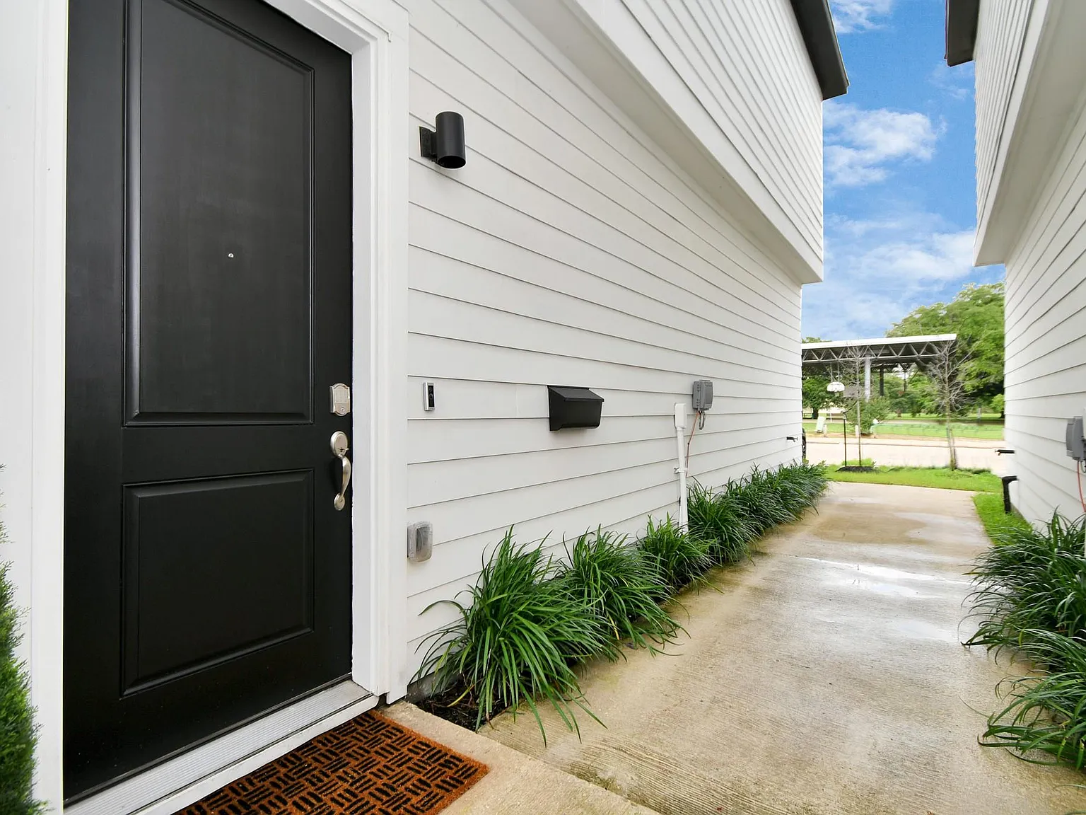3 bed, 3.5 bath, 1531 sqft, $2,000 — Photo 2