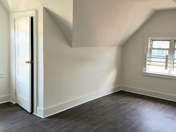4th image of 3-8512 96th St #3
