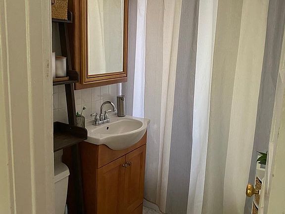 4th image of 140 S Harvey Ave APT 1