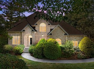 12 Dudley Rd, Mendon, MA 01756