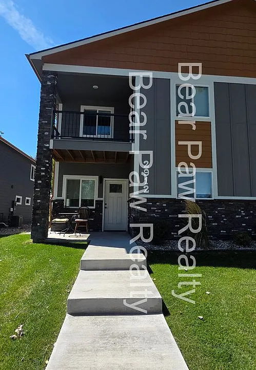 2912 Cribbon Ave