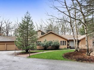 301 Musterfield Rd, Concord, MA 01742