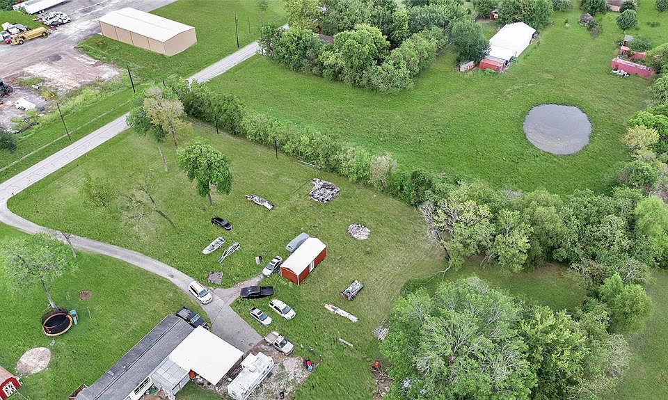 1st image of 207 Highland Shores Dr