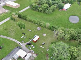 207 Highland Shores Dr, Highlands, TX 77562