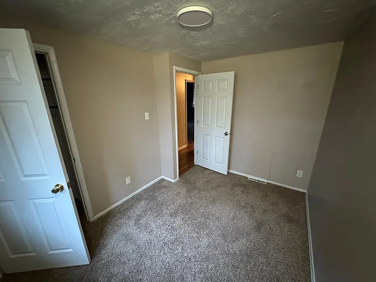 211 Parkwood Dr — Photo 8