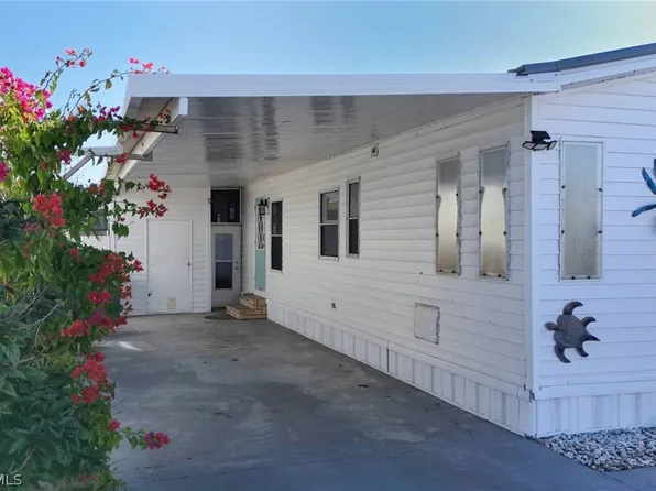 3070 Harpoon Ln, Saint James City, FL 33956