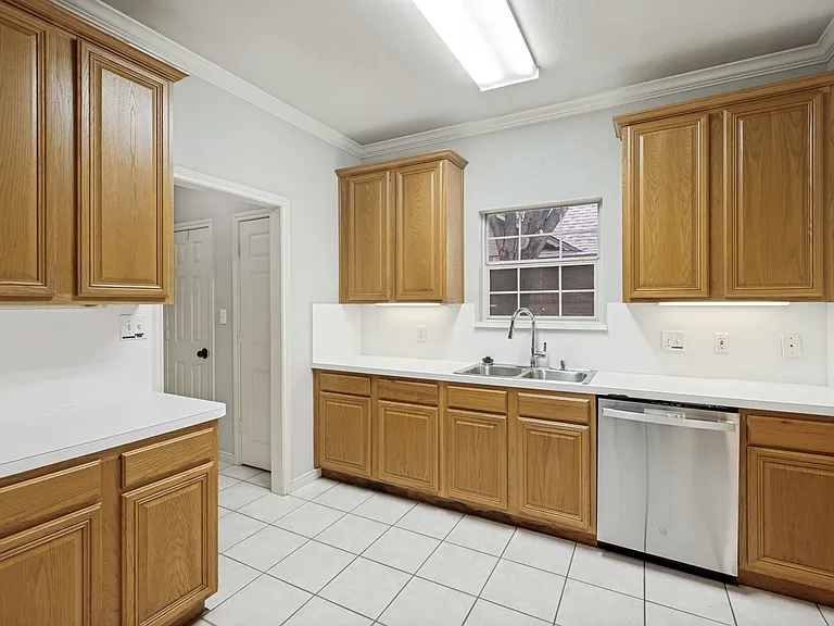 1156 Bent Oaks Dr — Photo 11