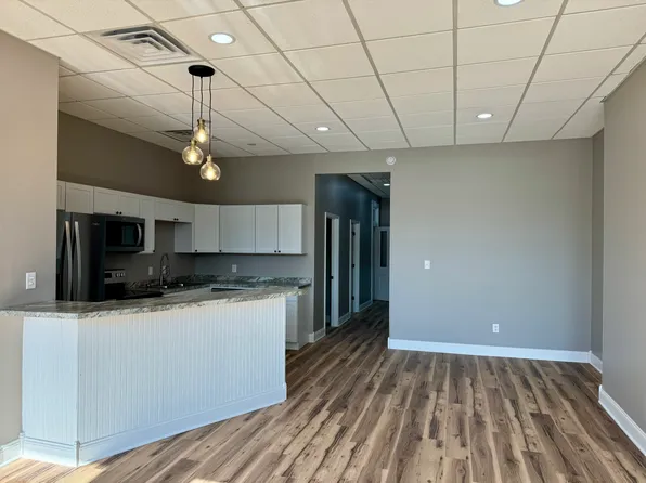 215 N Main St #B, Hannibal, MO 63401