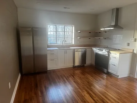 2 bed, 700 sqft, $1,200 — Photo 3