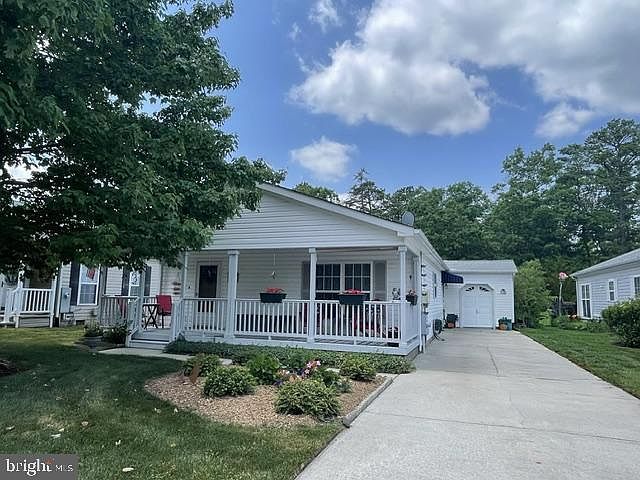 1st image of 32 Knollwood Dr