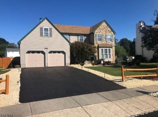 20 Mulligan Dr, Flanders, NJ 07836